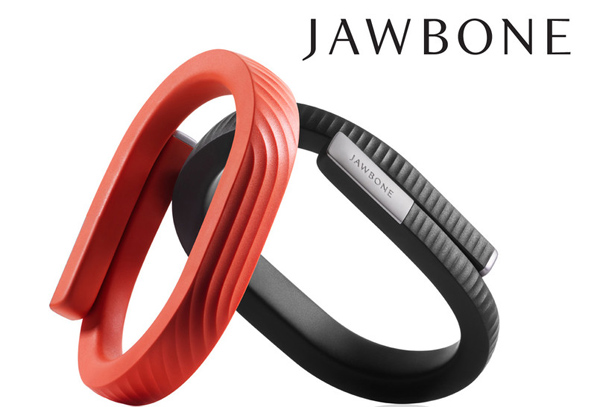 Billedet viser to Jawbone UP24 armbånd, et i rødt og et i sort. Dette er det helt nye armbånd som lige er kommet til Danmark.